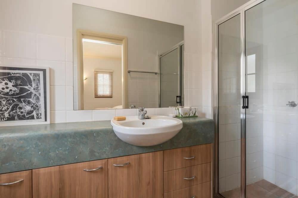 3 Bdrm 2 Bthrm House Close To Canberra Cbd & Anu Buitenkant foto